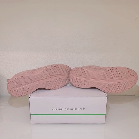 APL Women’s TechLoom Pro Sneakers – Size 8 – Dusty Rose - Picture 8 of 9